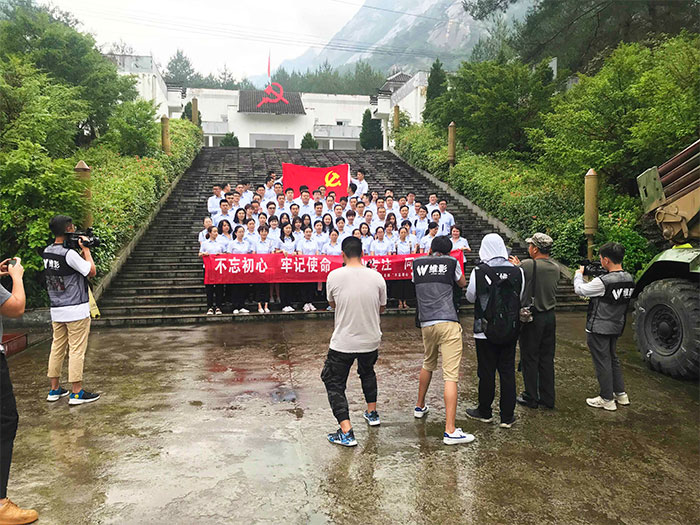 維影傳媒攜手南京銀行拍攝愛國主題活動革命遺址參觀學(xué)習(xí)活動